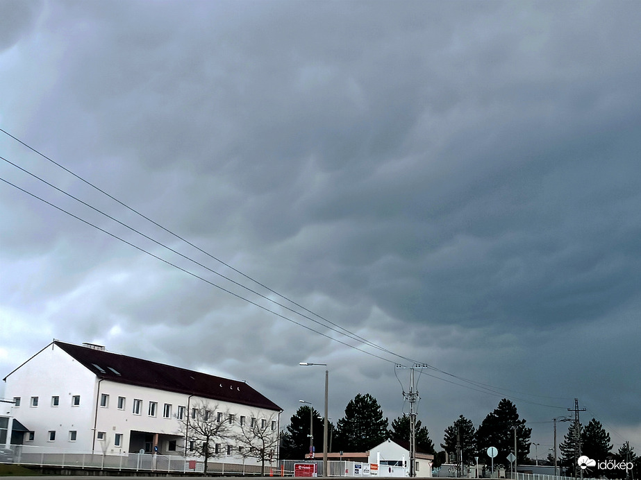 Buborékok Veszprém felett