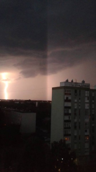 Pécs kertváros villám 1.