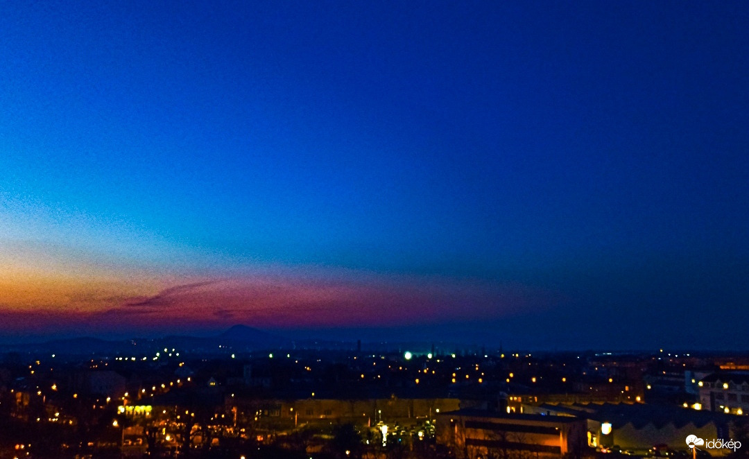 A város és az égbolt színei