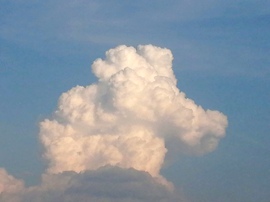 Uszkárfej alakú felhő
