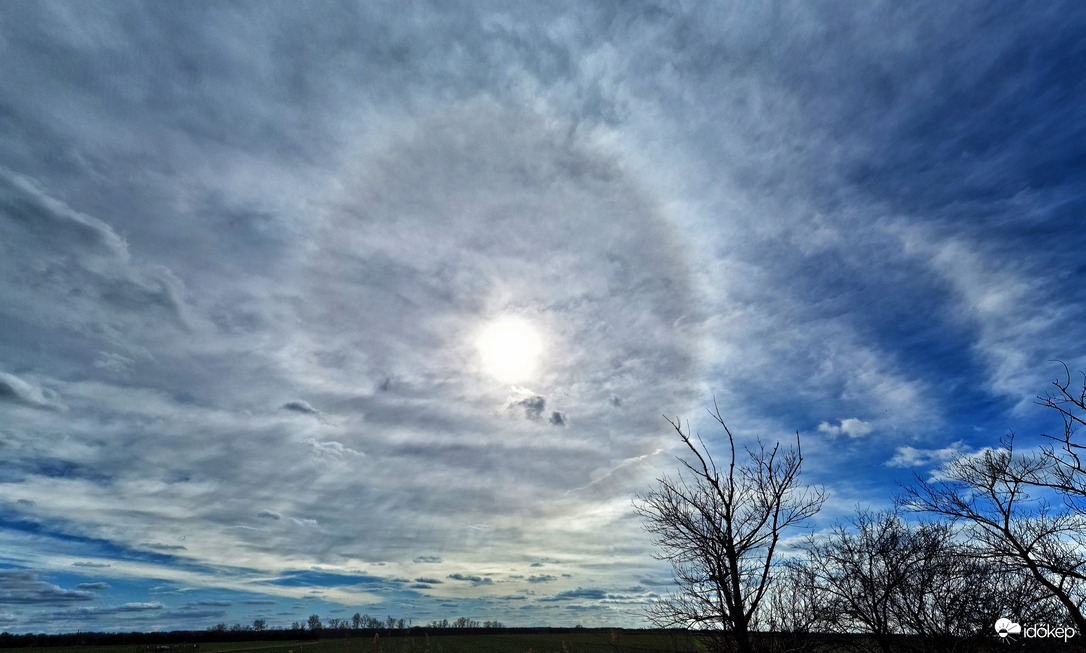 ...halló, itt egy halo...  :)