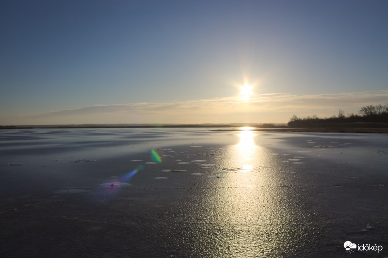 Napfény a jégen