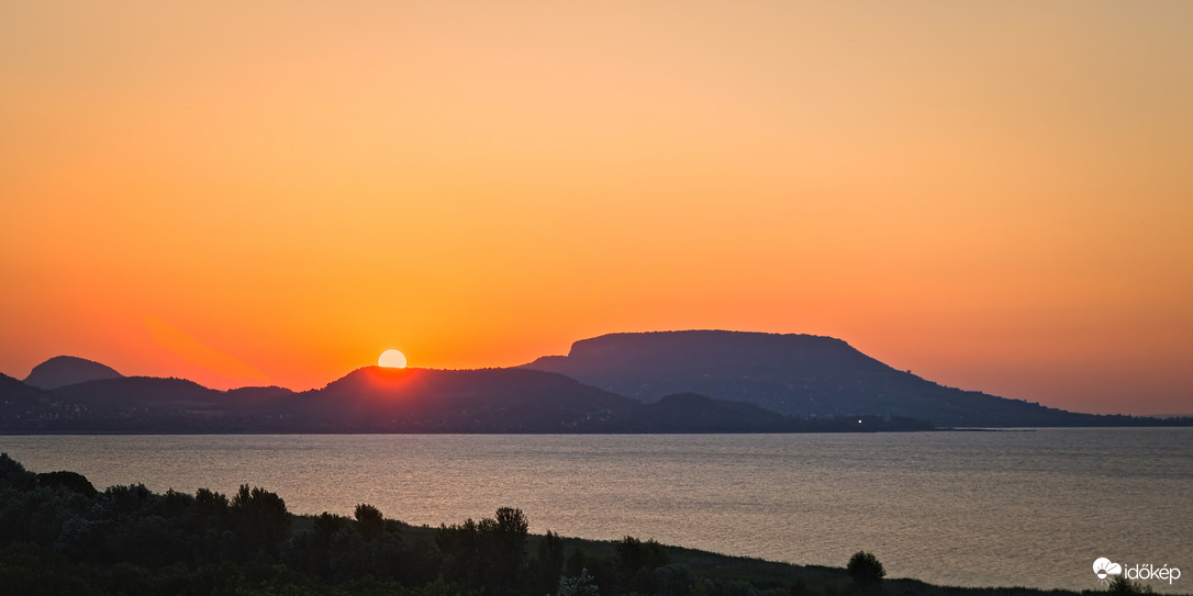 Napkelte a Badacsony mögül