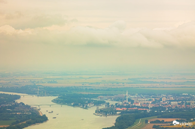 Komárom  felhőkkel