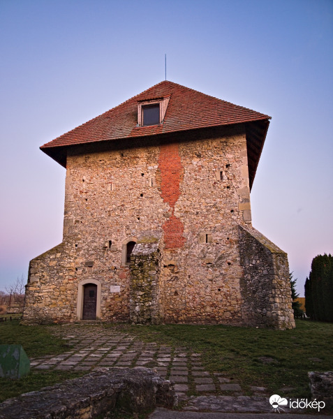 Szabadbattyáni torony