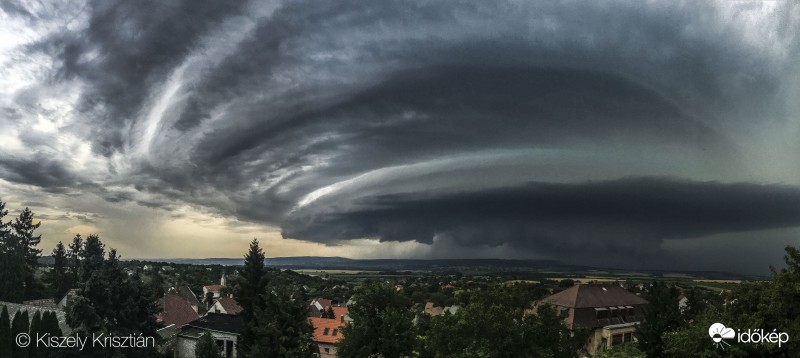 Érkező szupercella Csókakőre...