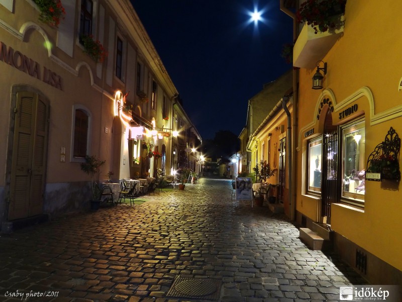 Eger,Dobó István utcai éjszakai hangulat