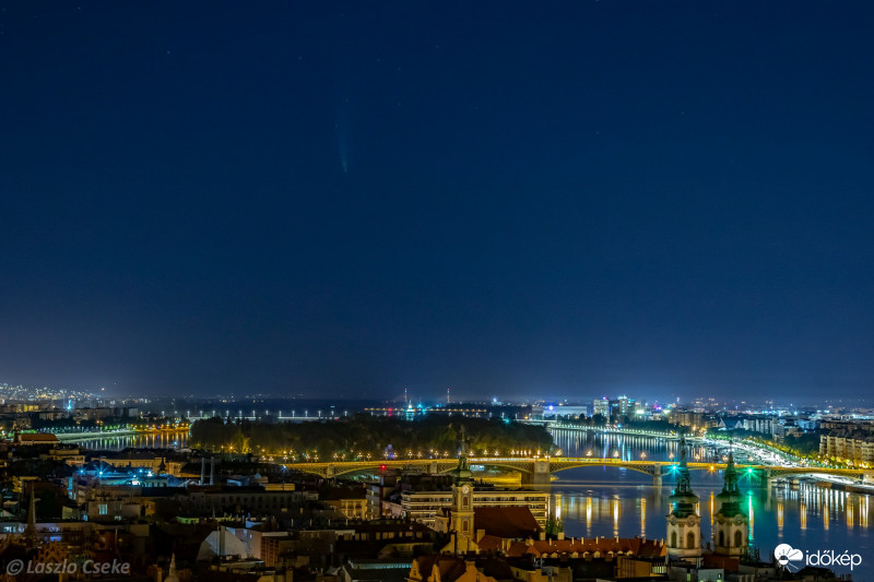 A NEOWISE üstökös Budapest felett