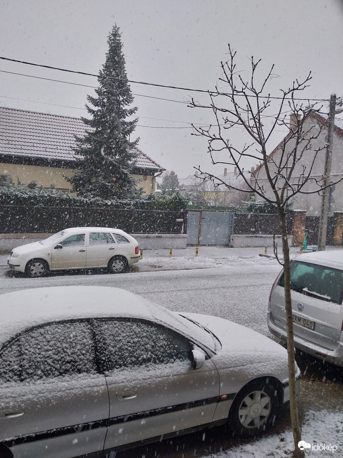 Esik a hó!