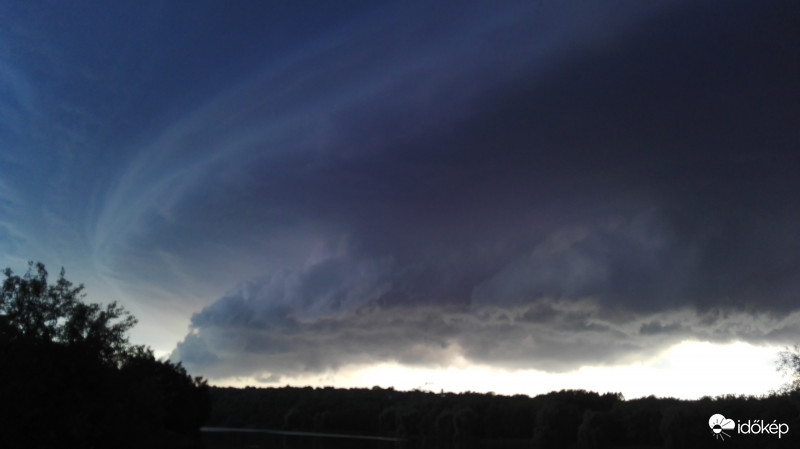 Szeptemberi szupercella Pécsen