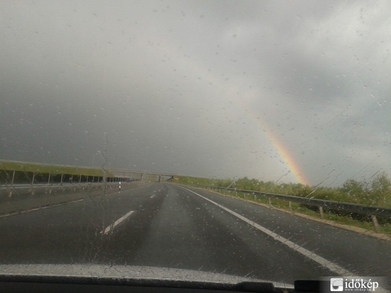 Szivárvány az m3-as felett