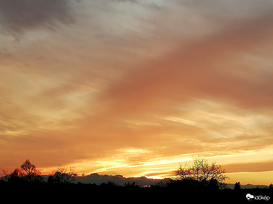 Polgárdi naplemente után 