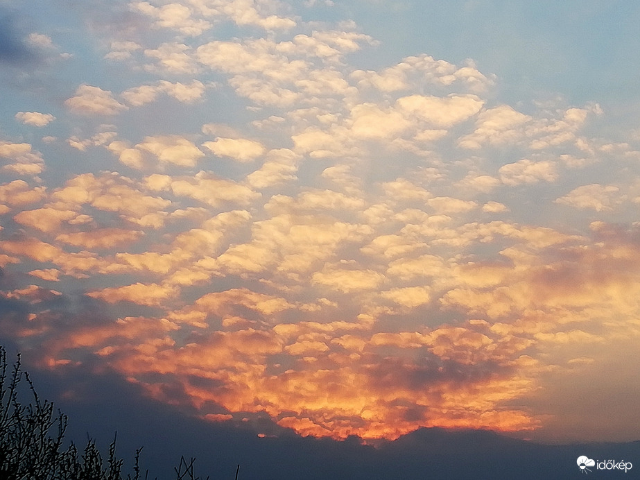 Polgárdi, párás-felhős..... 