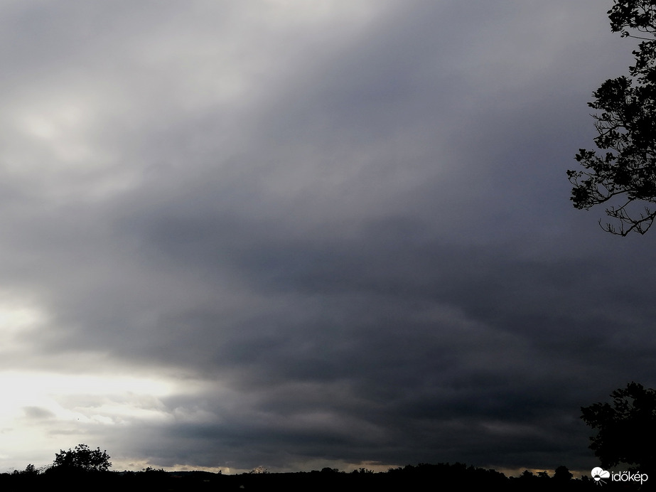 Polgárdi, nagyon erős szélben 