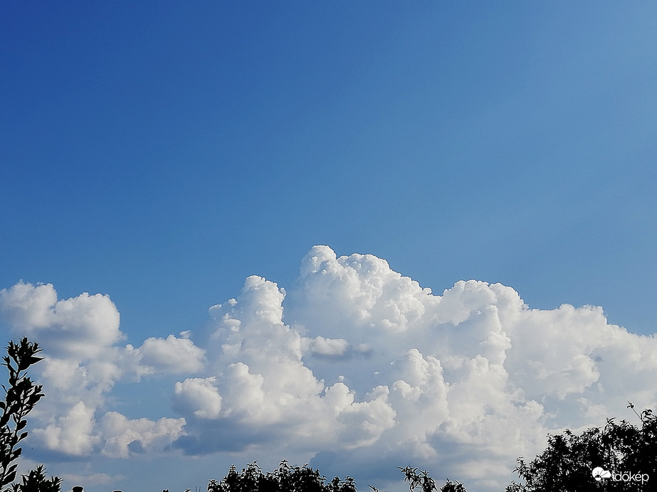 Polgárdi, itt is gomolyos délután 