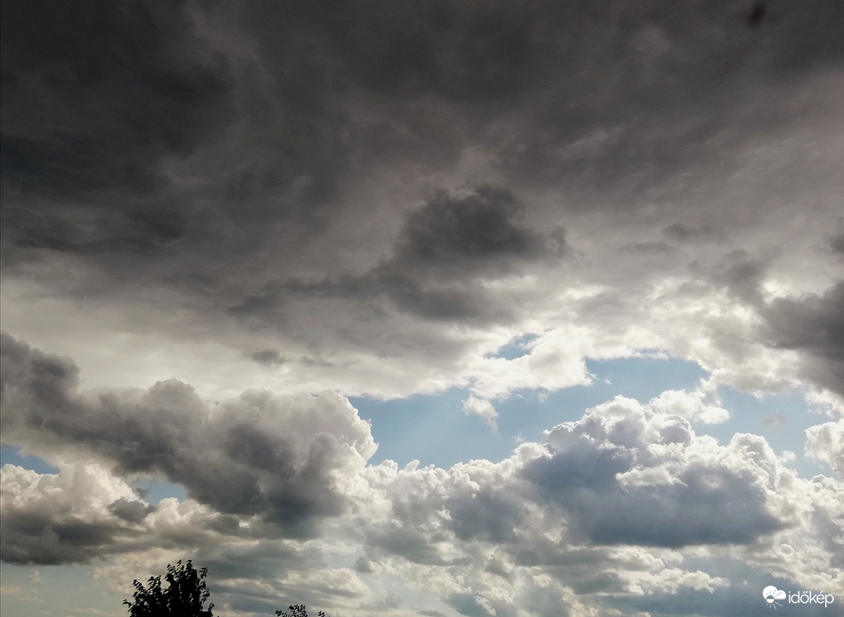 Már csak itt - ott egy kis kék ablak