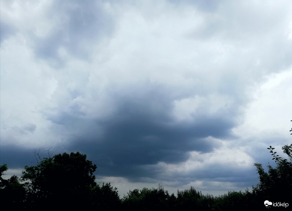 Polgárdi, erősen felhős 