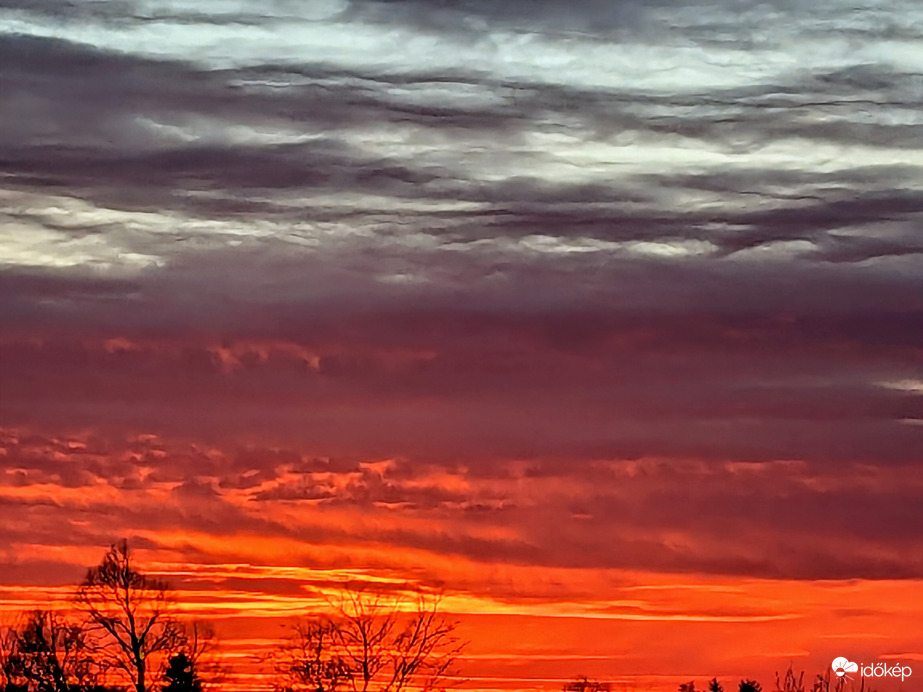 Így folytatódott... 