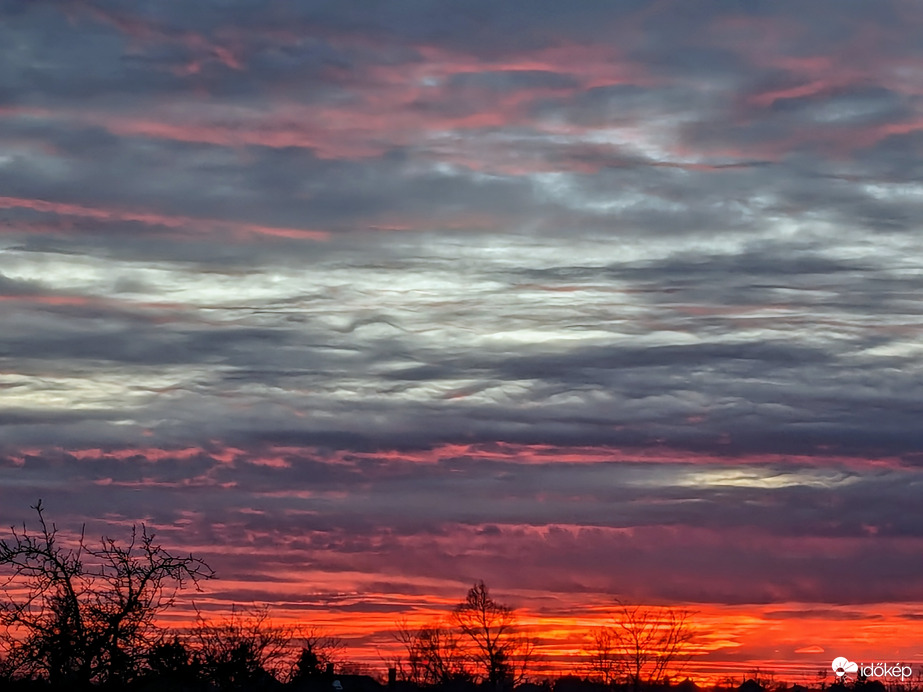 Polgárdi, múlnak a színek