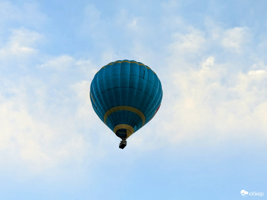 Alkonyi hőlégballon 