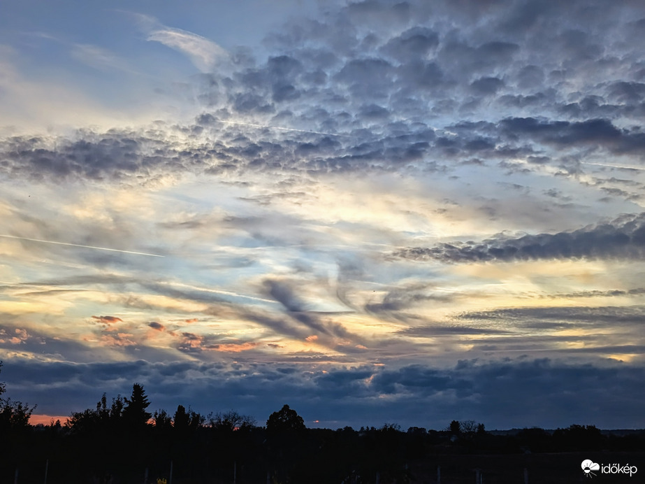 Polgárdi, koraesti felhők