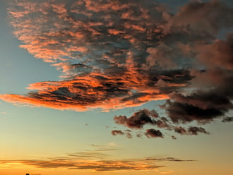 Polgárdi, felhők Naplemente után