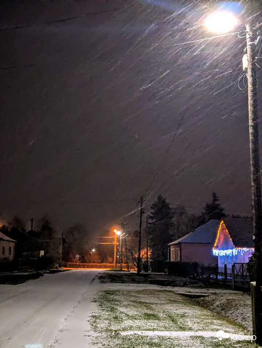 Polgárdi, havazik :)