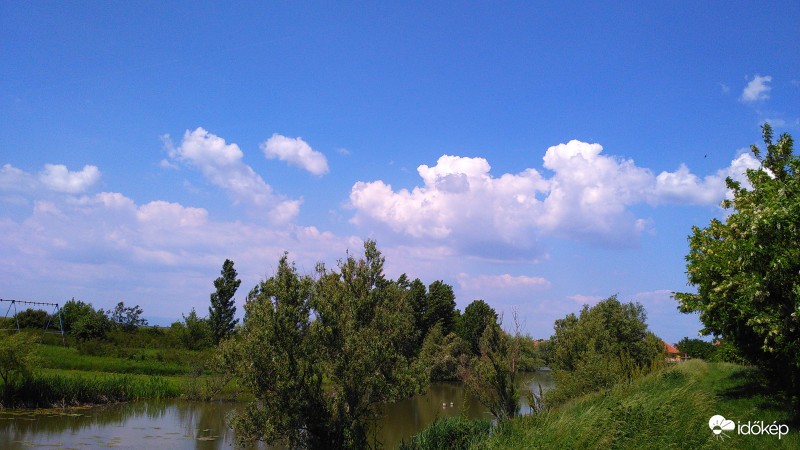 Gyülekeznek a felhők