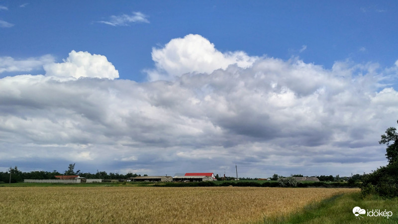 Felhők gyülekeznek