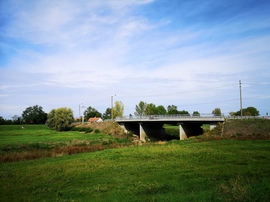 Kanyarhídnál 