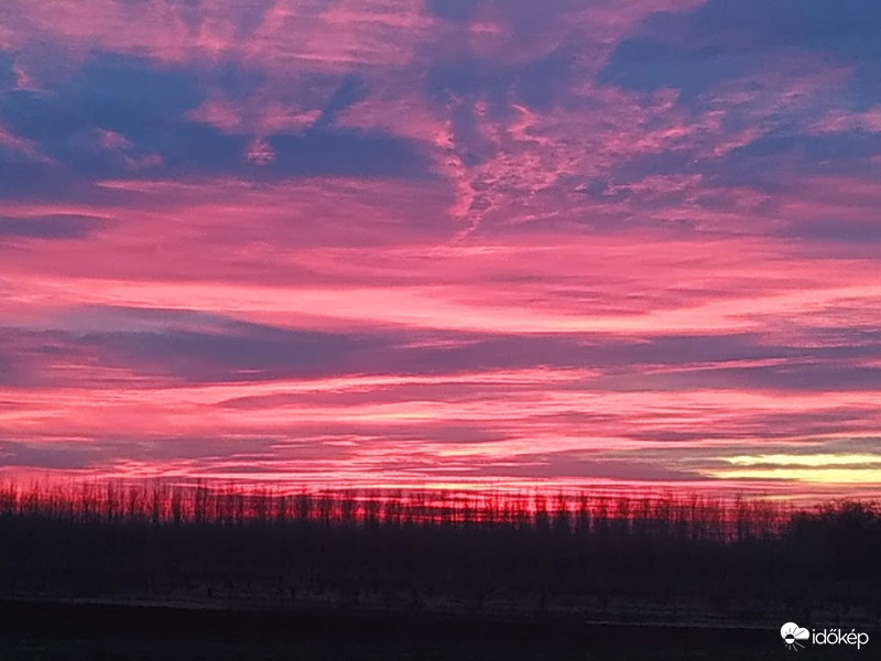 Parázsló égbolt a hevesi határban