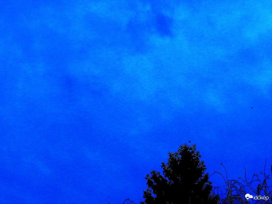 DÁNY, FELHŐKÉP NAPKELTE ELŐTT -- 2026 02 15