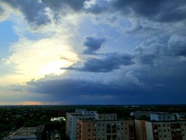 Gyülekeznek a fellegek Debrecen felett