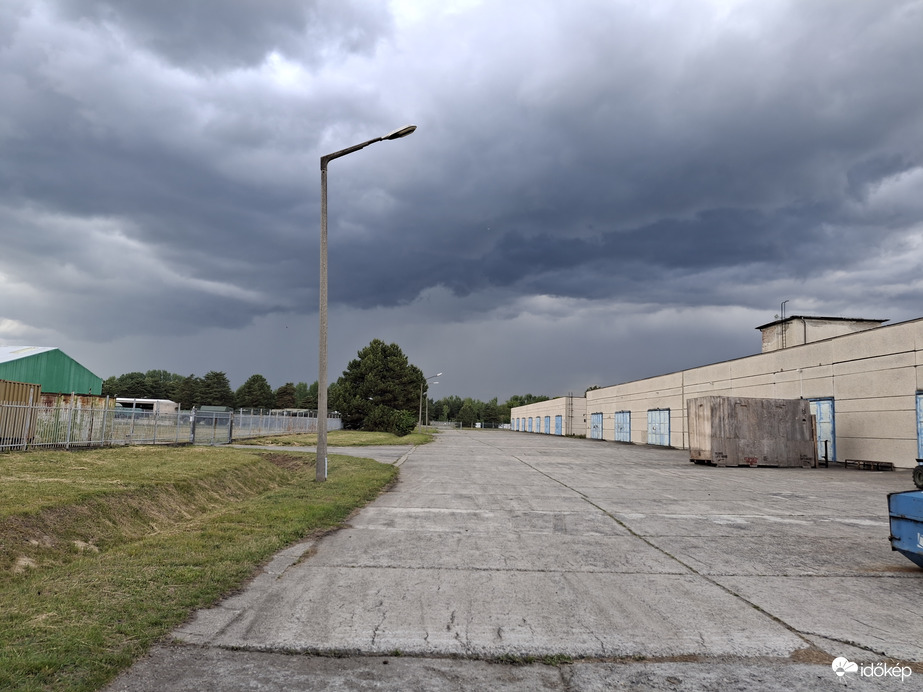 Vihar közeledik