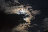 Felhők és a Hold