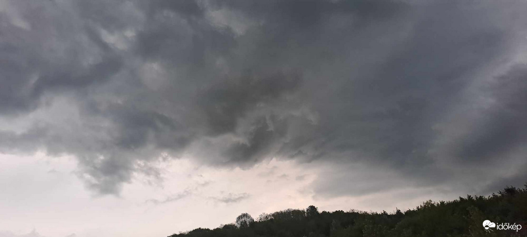 Vihar felhők