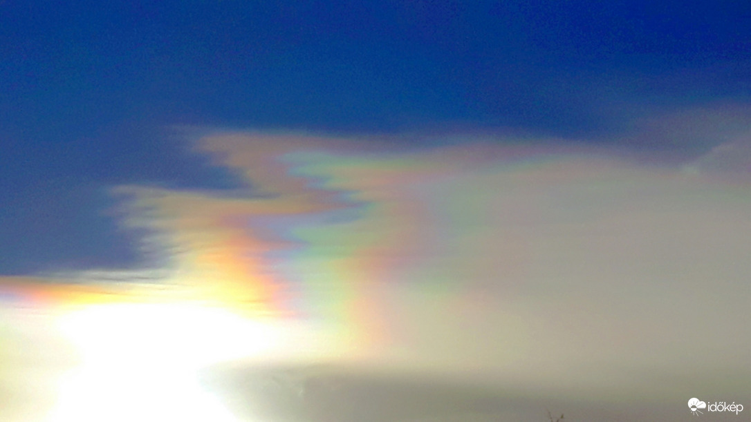 Napkoszorú és irizáló felhő 01.29.