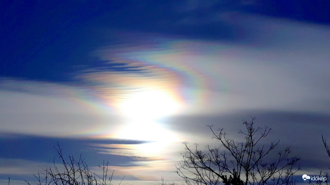 Napkoszorú és irizáló felhő 01.29.