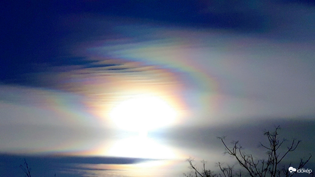 Napkoszorú és irizáló felhő 01.29.