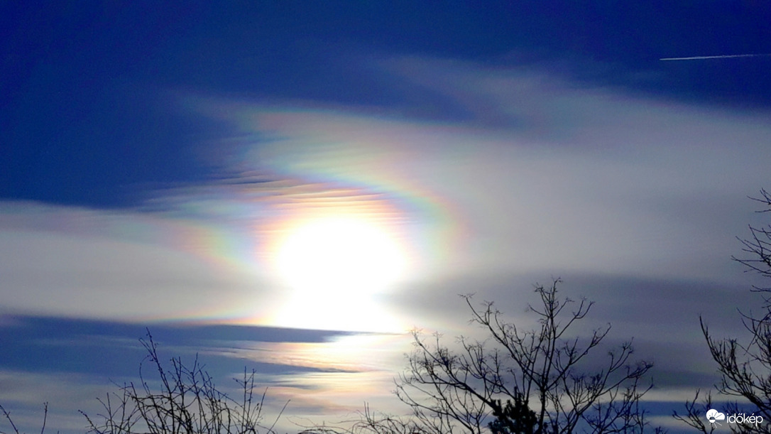 Napkoszorú és irizáló felhő 01.29.