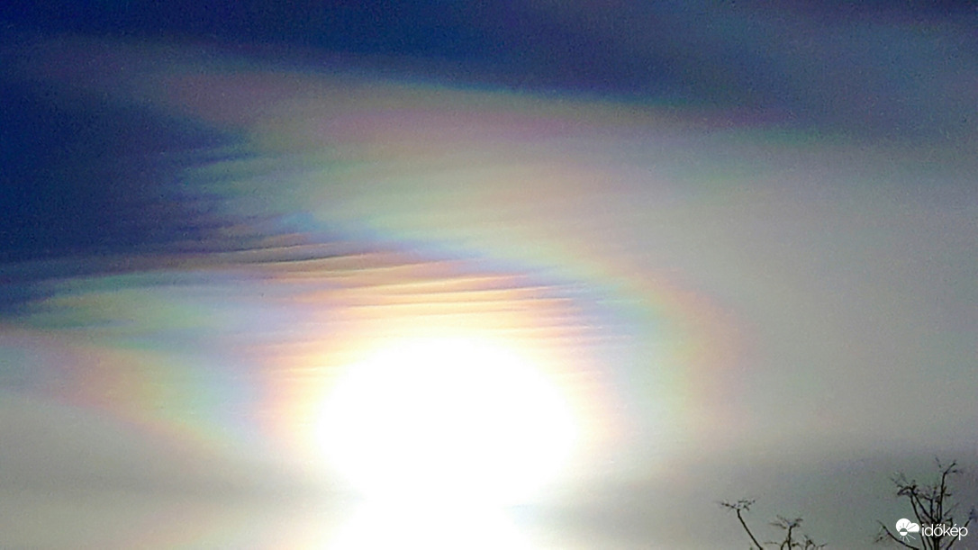 Napkoszorú és irizáló felhő 01.29.