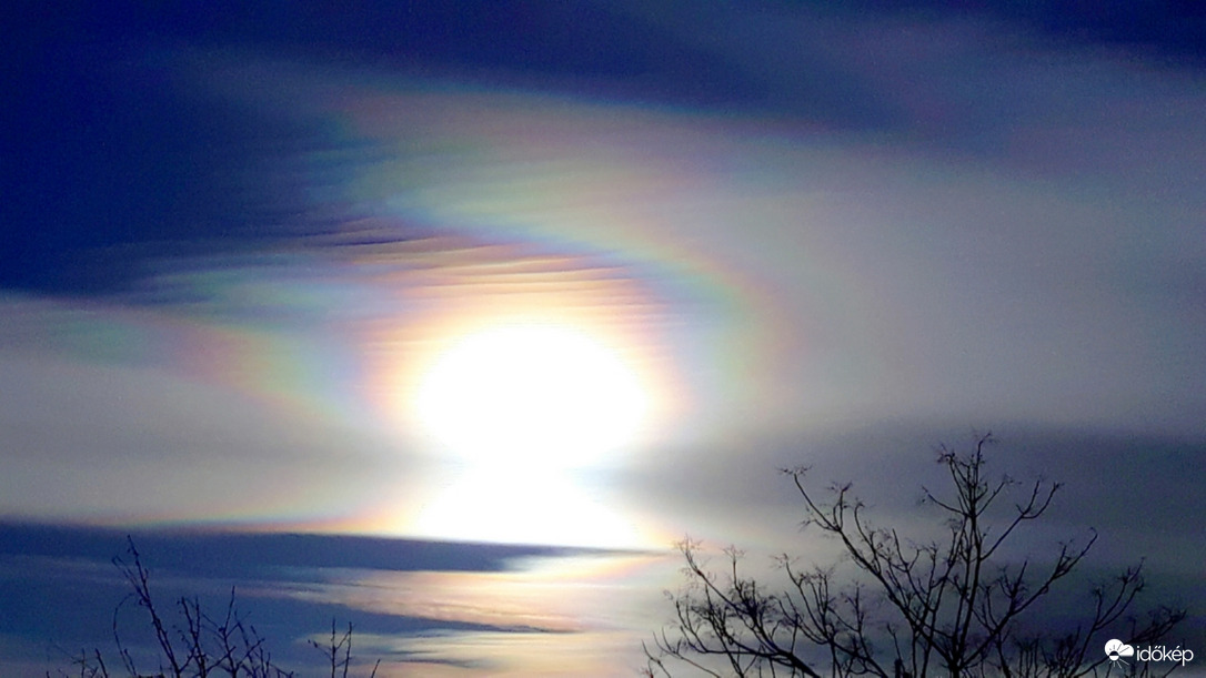 Napkoszorú és irizáló felhő 01.29.