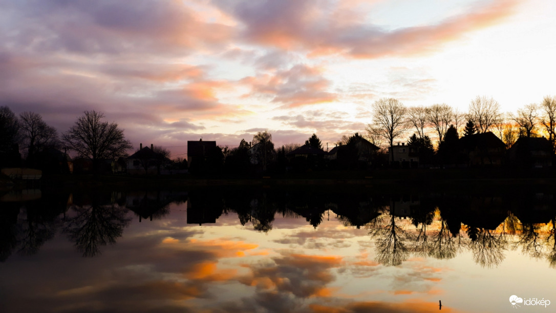 Tükröződő napkelte