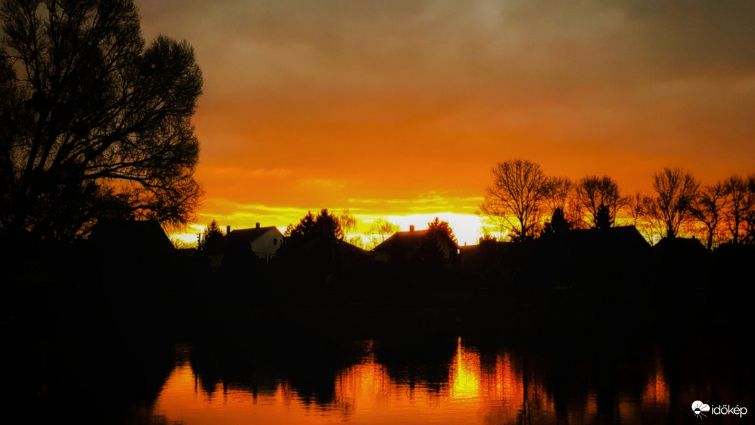 A tükröződő napkelte