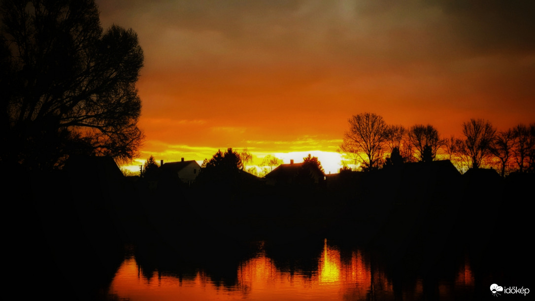 A tükröződő napkelte