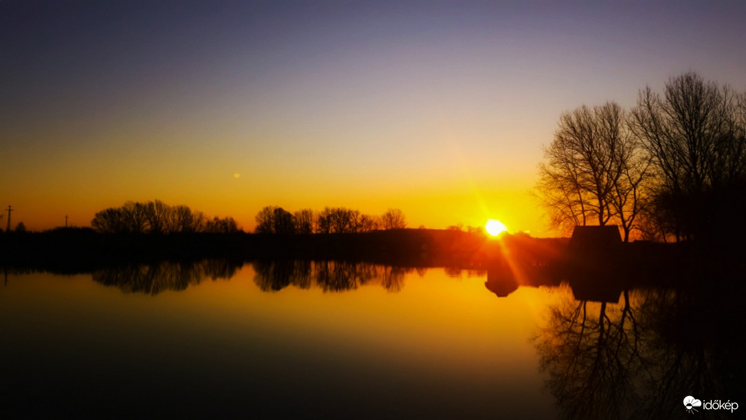 Napkeltés tükröződés 02.12.