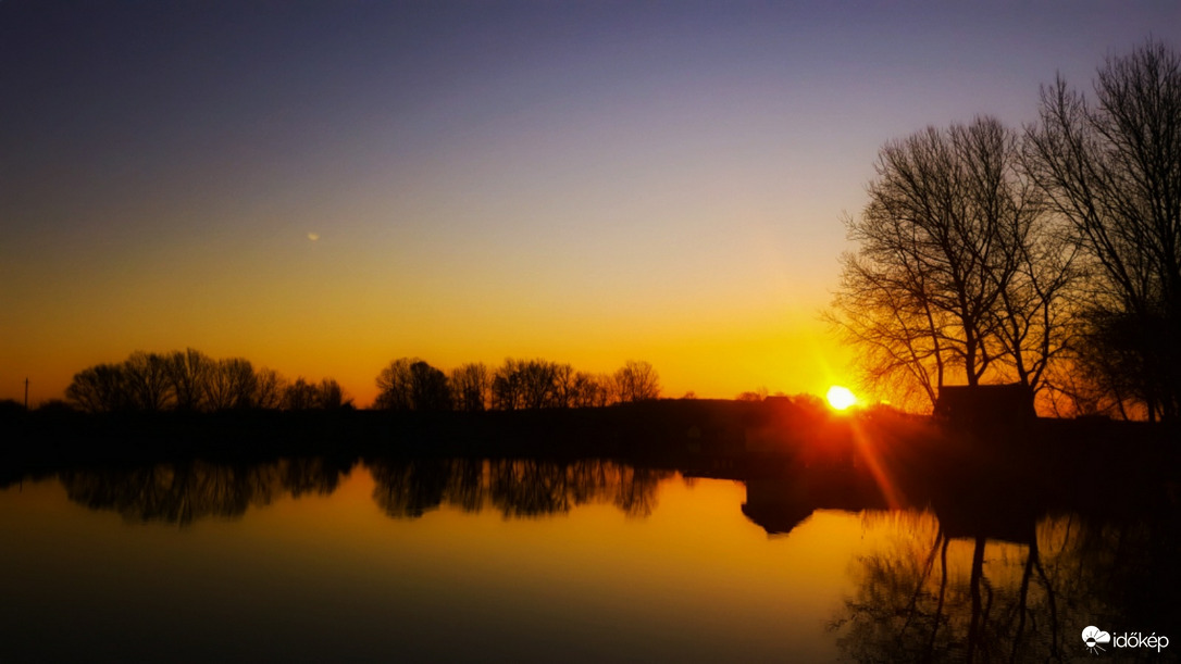 Napkeltés tükröződés 02.12.