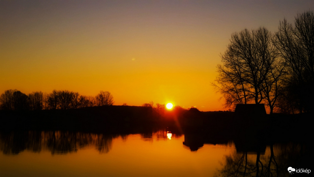 Napkeltés tükröződés 02.12.
