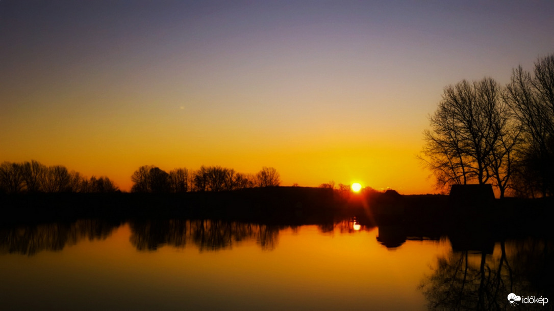 Napkeltés tükröződés 02.12.