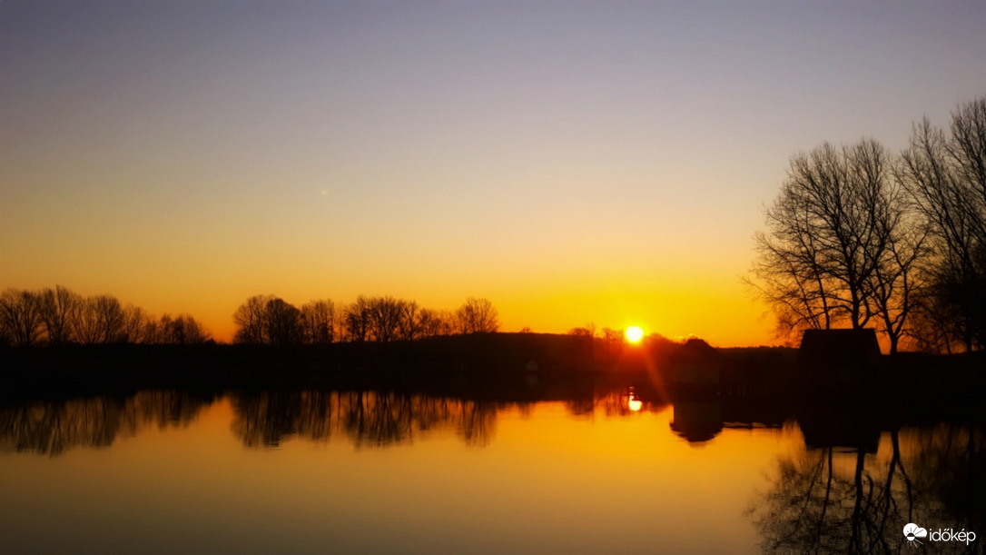 Napkeltés tükröződés 02.12.